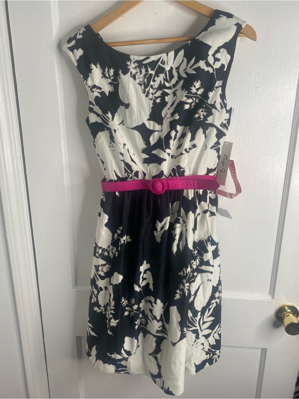 Eliza J NWT Nordstom Faille Black & White Floral Fit-and-Flare Dress w Pink Belt